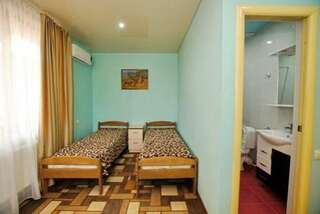 Гостиница Алекса Лазаревское Двухместный номер с 2 отдельными кроватями-1
